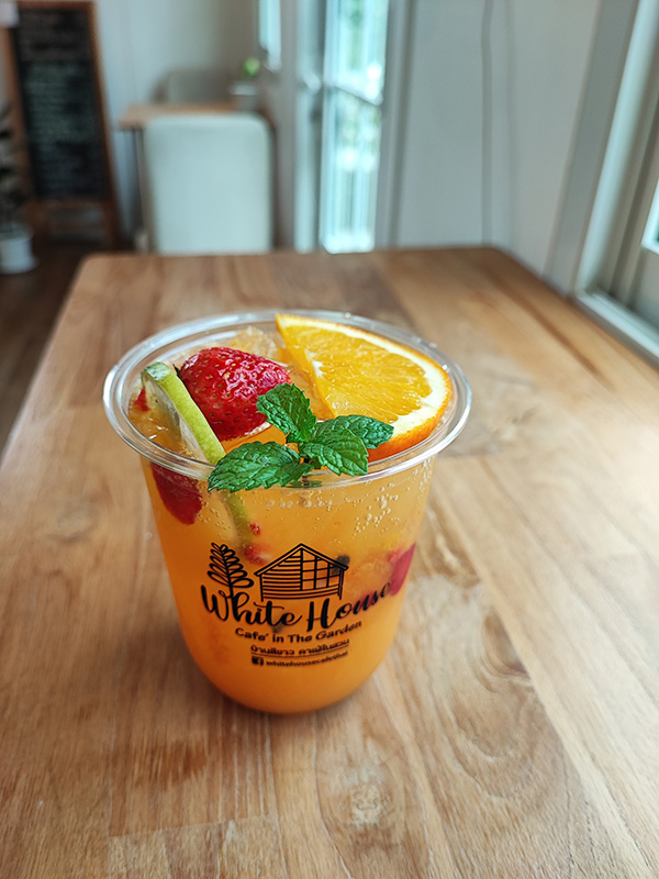 White House Cafe in the garden เมนูเครื่องดื่ม