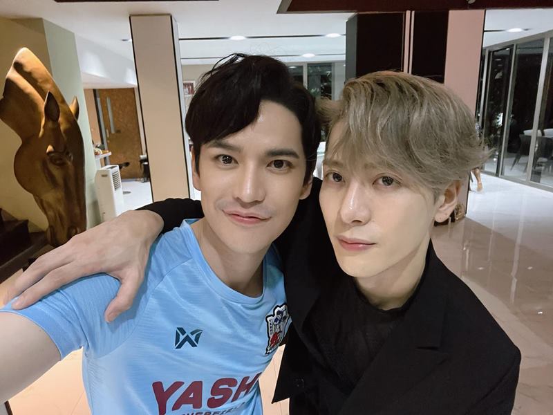 แจ็คสัน หวัง เตะบอล กับ บิวกิ้น กอล์ฟ เต๋า