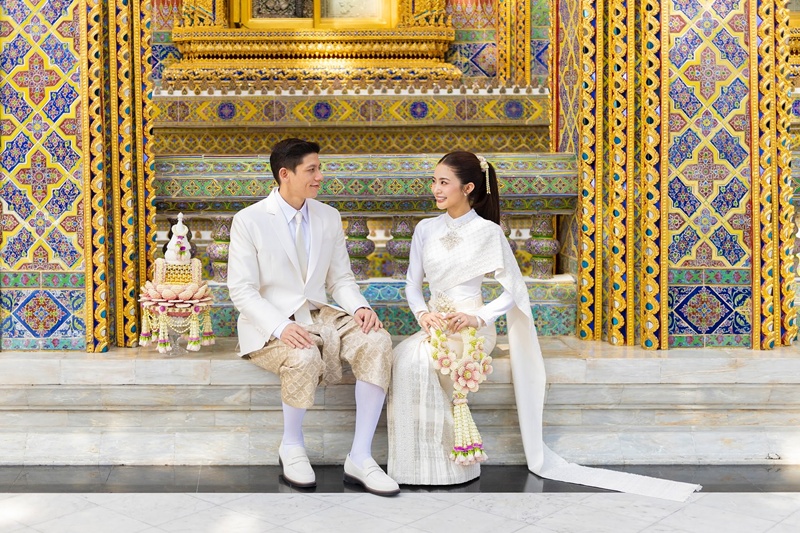 มายด์ ลภัสลัล ควง พาย สุนิษฐ์ เข้าพิธีมงคล