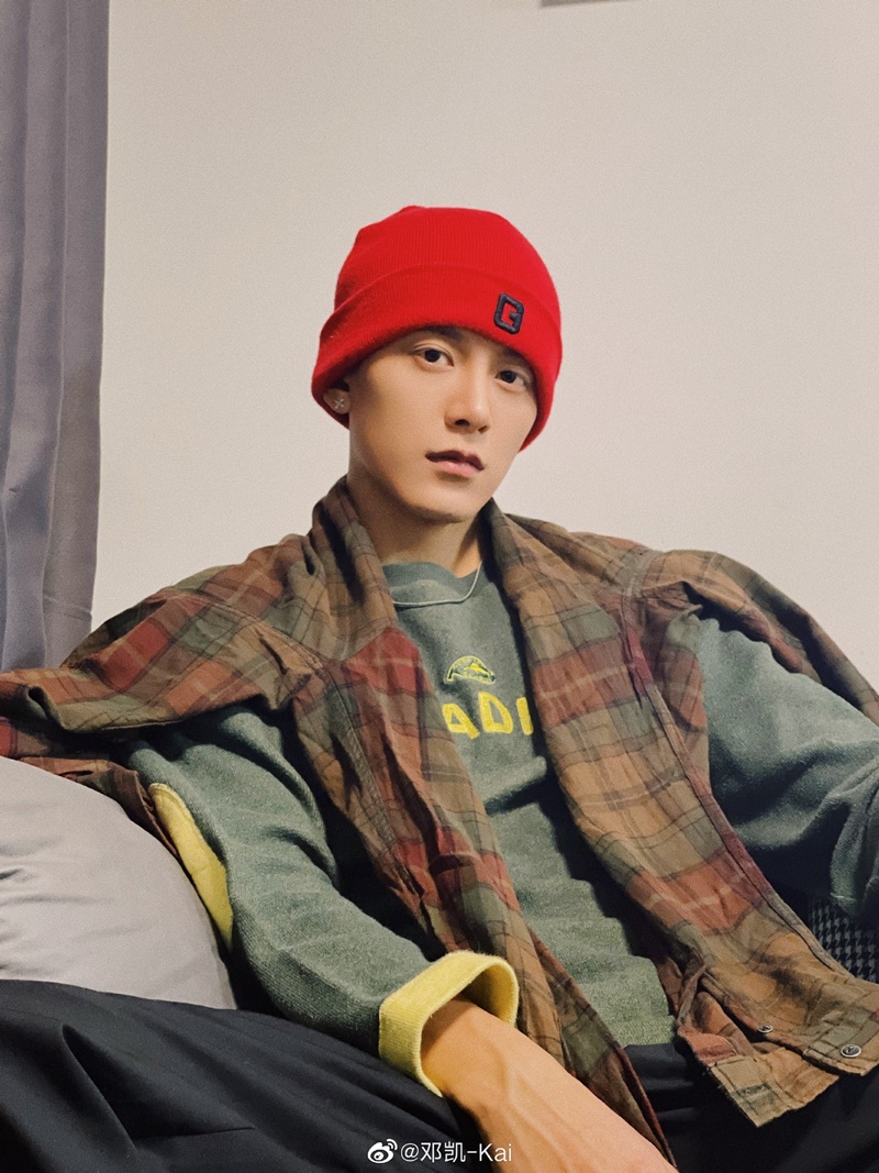 เติ้งข่าย ประวัติ