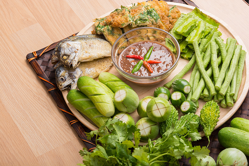 ปลาทูทอด น้ำพริกกะปิ ผักลวก