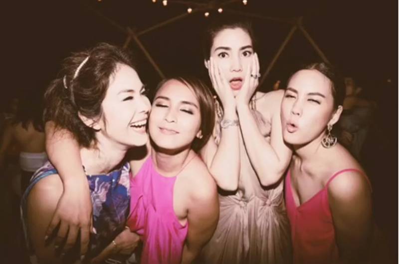 พอลล่า เทเลอร์ โพสต์รูป แก๊งนางฟ้า ปี 2016