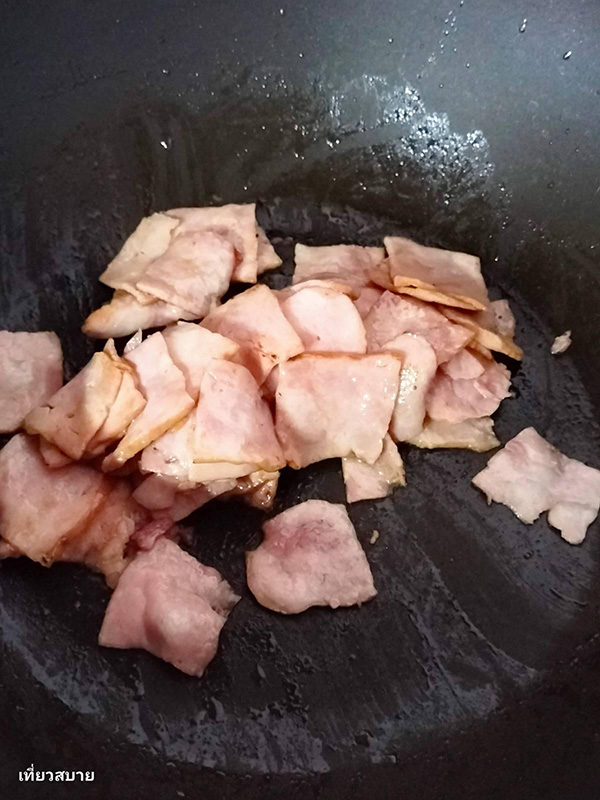 ข้าวผัดเบคอนพริกแห้งใส่โหระพา ข้าวผัดเบคอน เมนูเบคอน อาหารจานเดียว สูตรอาหาร