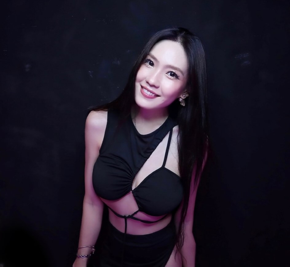 บอลลูน พินทุ์สุดา แต่งเซ็กซี่ ธีมทหารหญิง