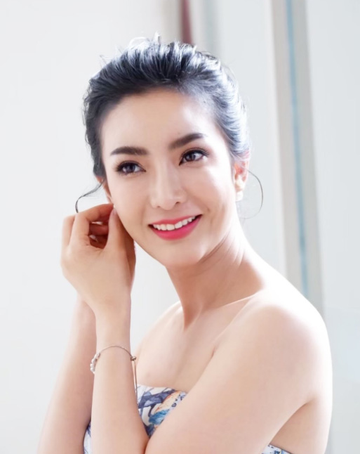 อาย วราไพรินทร์ ประวัติดารา