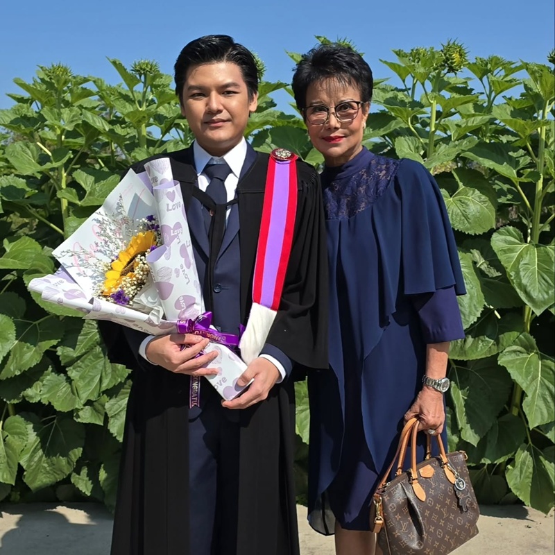 น้องภู ลูกชาย ตั๊ก-นุ้ย รับปริญญาแล้ว