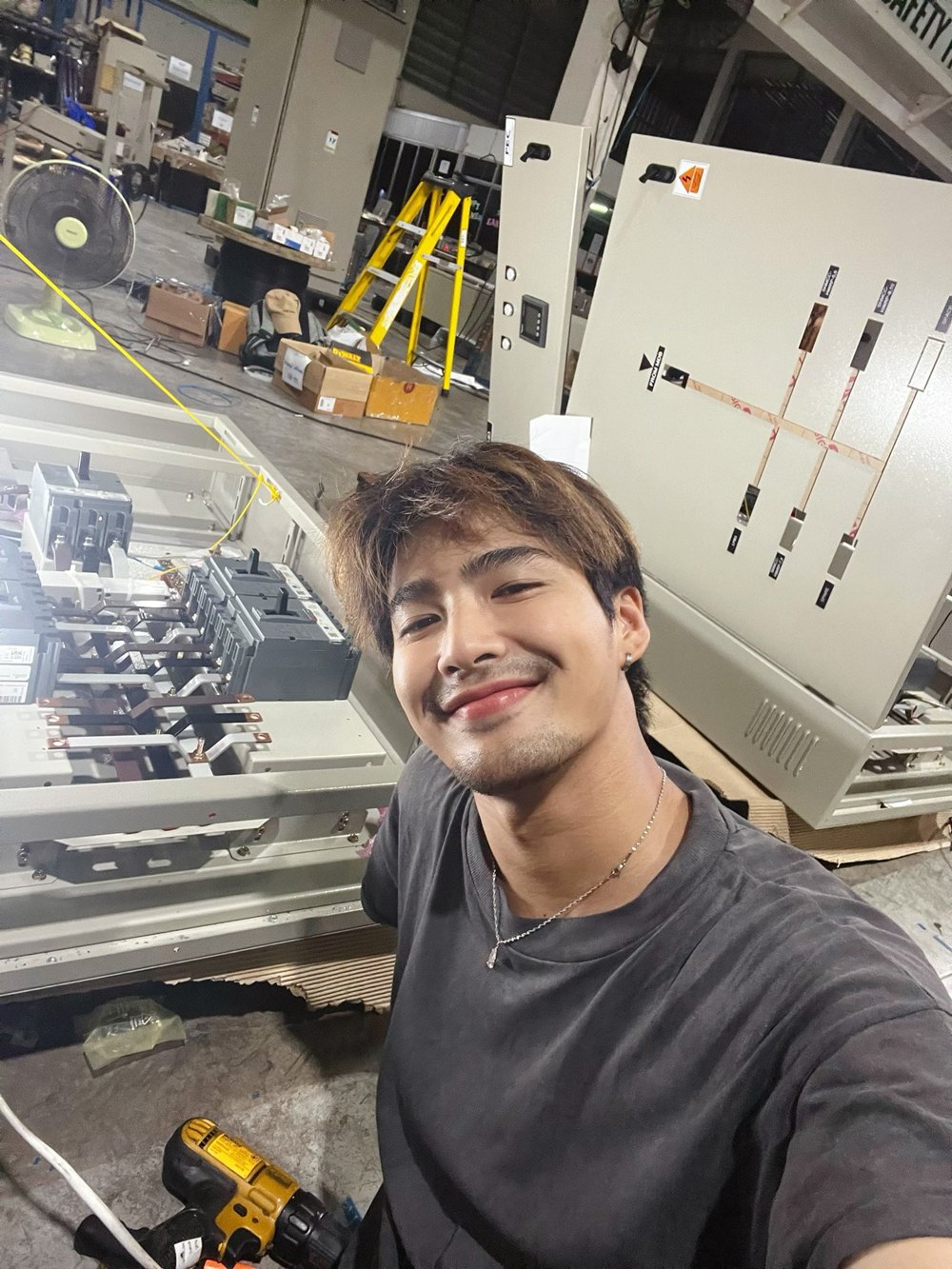 บิว ณัฐพล แจงความสัมพันธ์ มายด์ พัชรบุษย์ หลังมีภาพเปลี่ยนหลอดไฟที่ห้อง