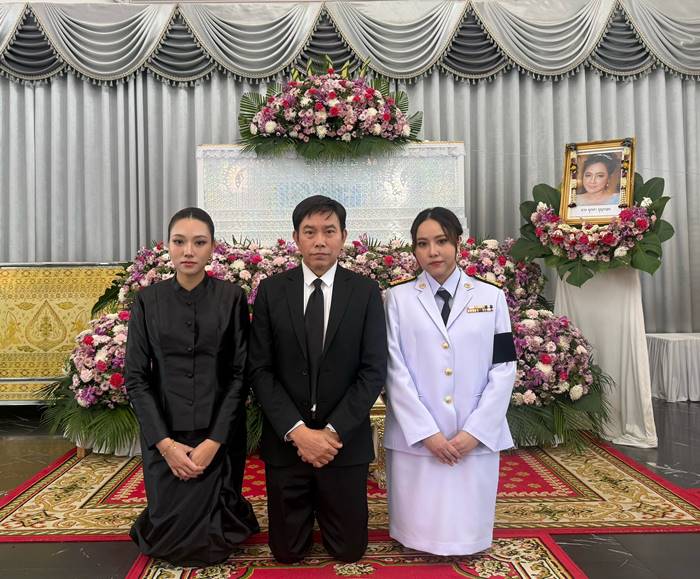 แจกัน ปอถักทอง น้องสาว กุญแจซอล ป่านทอทอง