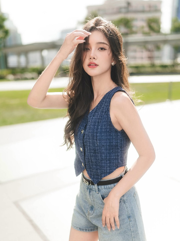 ลิซ่า อลิซา นางเอก สาวไทยข้ามภพป่วนใจแม่ทัพ