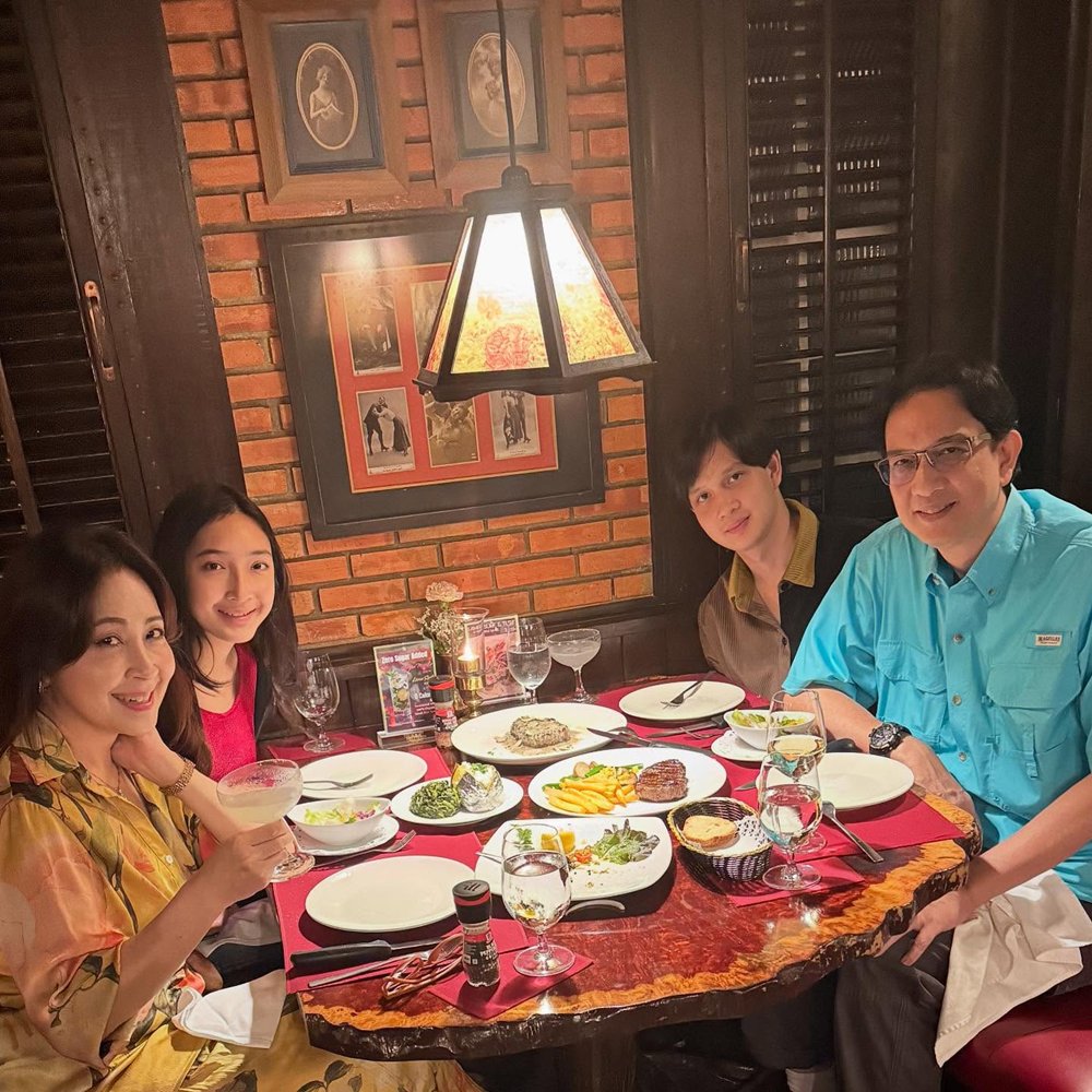 น้องเน็ต ลูกชาย น็อต-กวาง ทำเลสิก แต่คนโฟกัสความหล่อถอดแบบพ่อ อย่างกับแฝด !