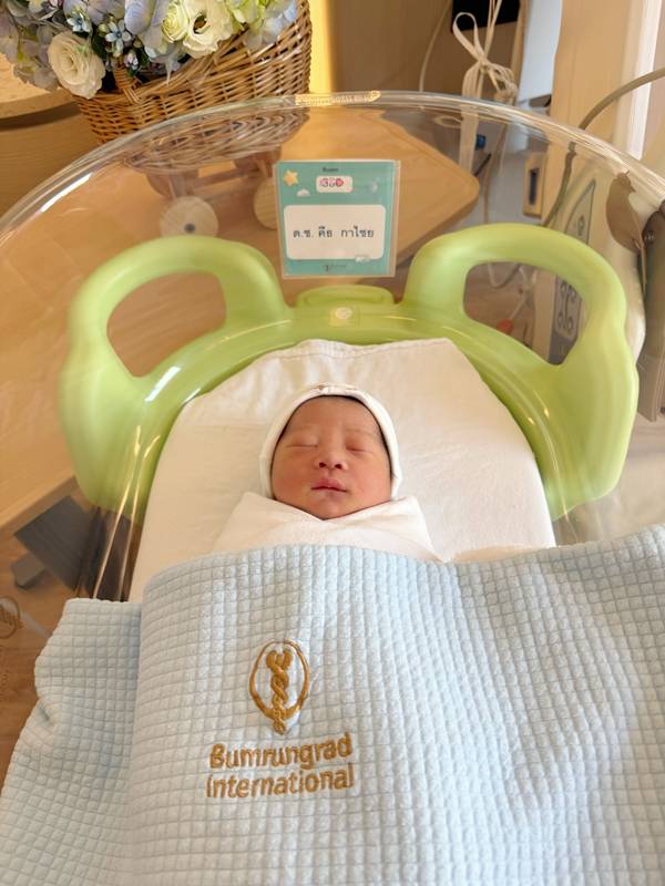 แจม ชรัฐฐา เผยภาพอุ้มเด็ก