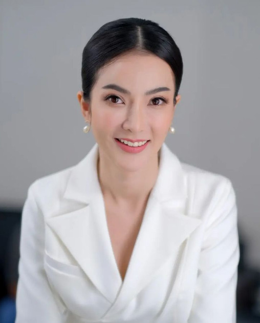 อาย วราไพรินทร์ ประวัติดารา