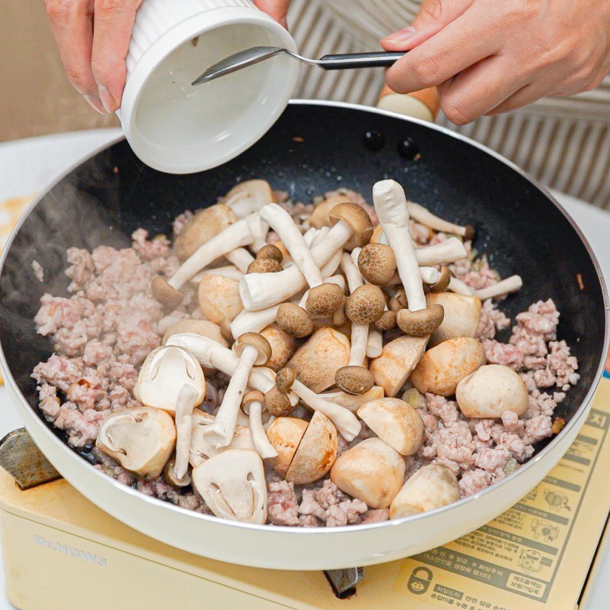 หมูสับเห็ดผัดน้ำมันหอย