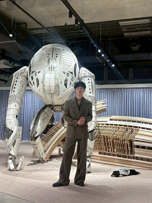 เคนทาโร่ ซากางุจิ ถูกสื่อดังแฉ ซุ่มอยู่กินช่างแต่งหน้า