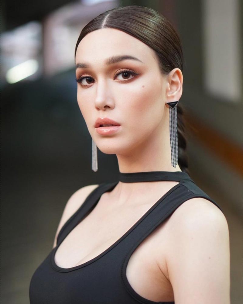 แจ็คกี้ ชาเคอลีน