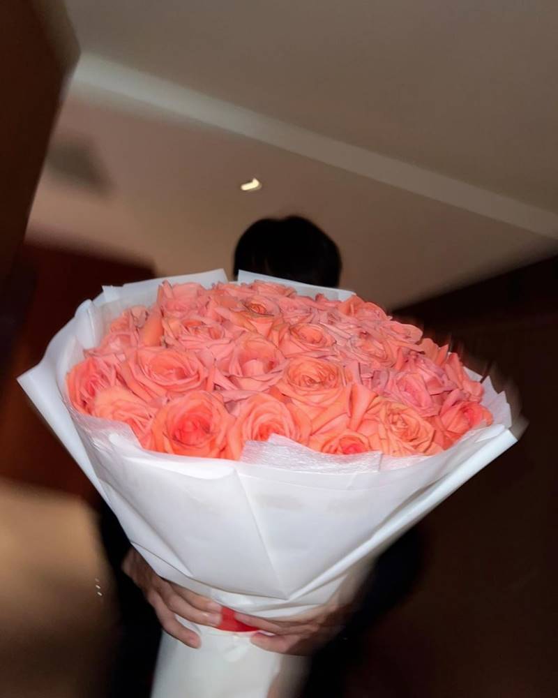 มิน พีชญา ได้ดอกไม้