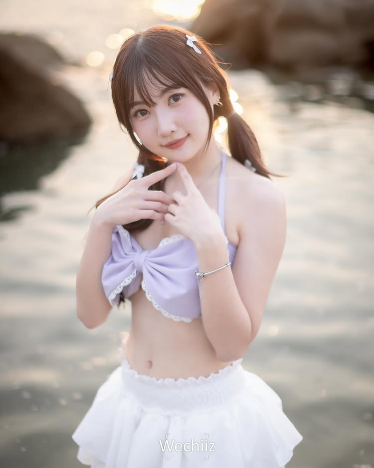 ไข่มุก วรัทยา หรือ ไข่มุก BNK48 จัดลุคสดใสซาบซ่า นุ่งสั้น แชะภาพริมหาด