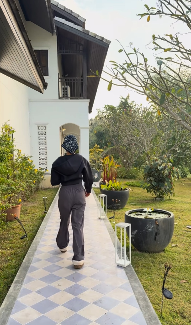 แอน ทองประสม