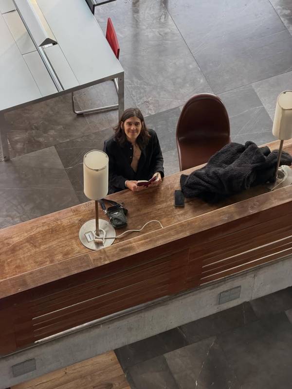 เต้ย จรินทร์พร รีวิวห้องสมุดสุดโปรด แต่ช็อตนี้แฟนหนุ่มแย่งซีน