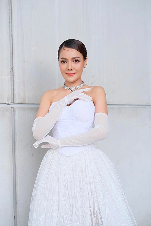 เอม รมิดา เปิดประวัตินักร้องลูกทุ่งสาวสวย หวานใจของ แจ๊ค ธนพล