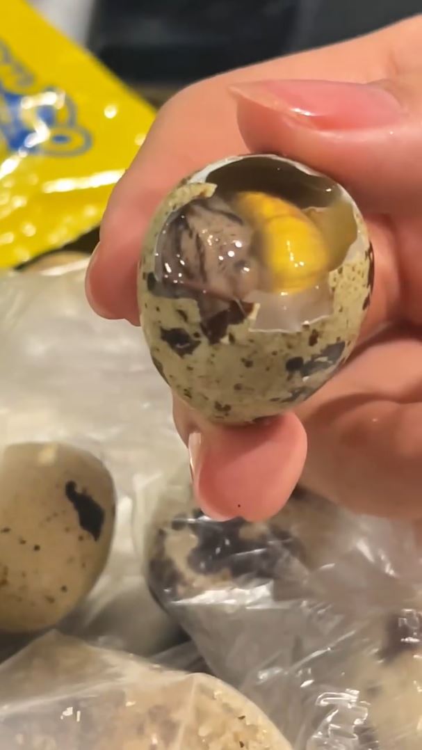 กัมพูชา จัดไข่ข้าว ให้มิสแกรนด์