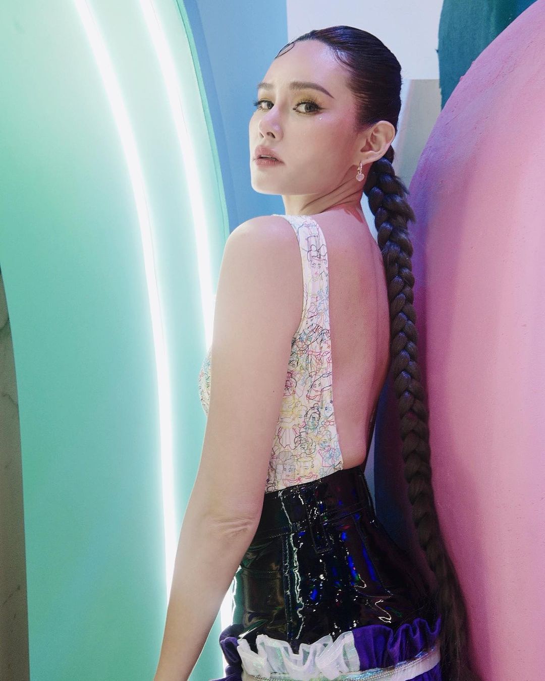 หญิง รฐา