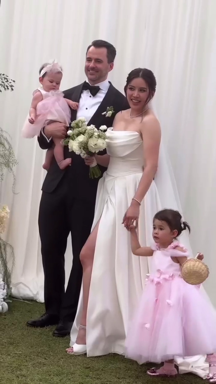 หญิง พลอยชมพู น้องสาวกอล์ฟ ไมค์ แต่งงานที่ไทย