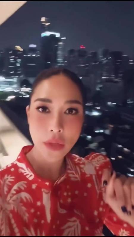 พลอย เฌอมาลย์ พาทัวร์คอนโดหรูกลางเมือง