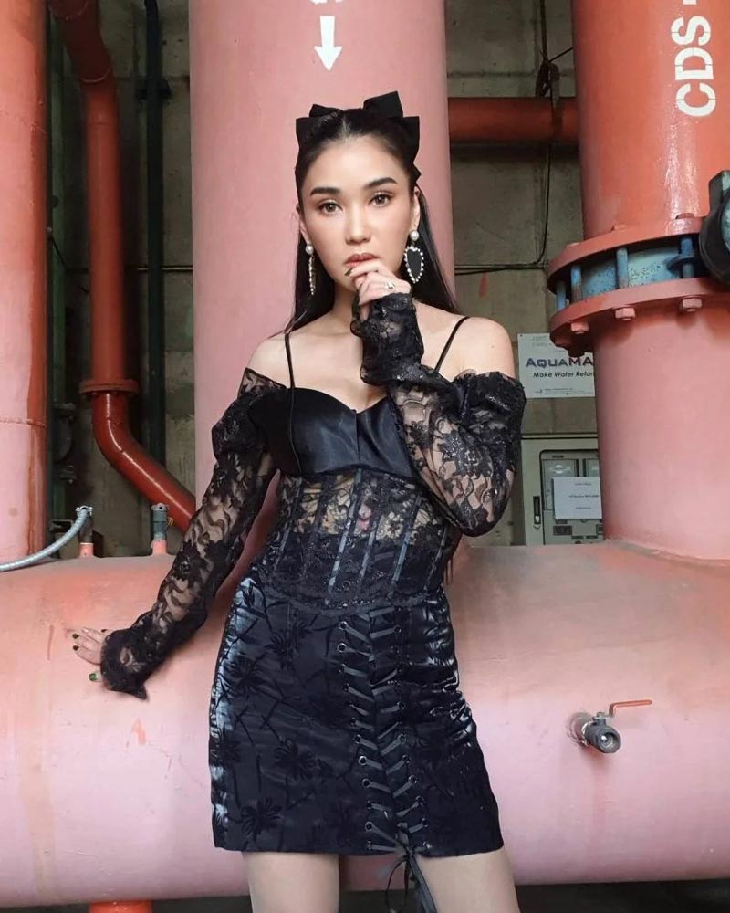 ชมพู่ ก่อนบ่าย