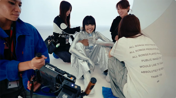 เบื้องหลัง ROCKSTAR