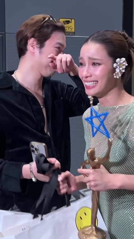 แม็ค วีรคณิศร์ - วิว วรรณรท