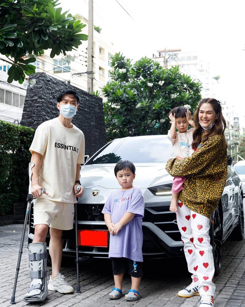 ชมพู่ อารยา