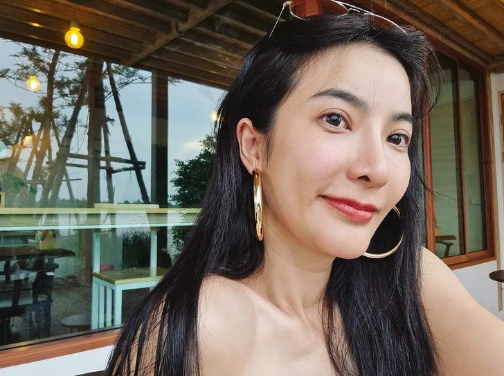 อาย วราไพรินทร์ ประวัติดารา