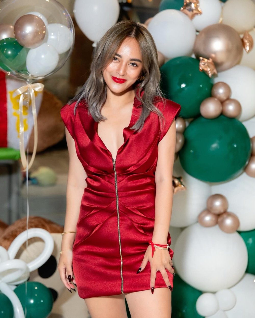 นานา ไรบีนา ซัดคนโยง แอน อลิชา ดาราขายผงผักมีโลกสองใบ