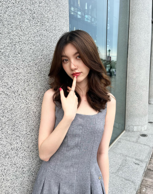 ออม กรณ์นภัส ประวัติ