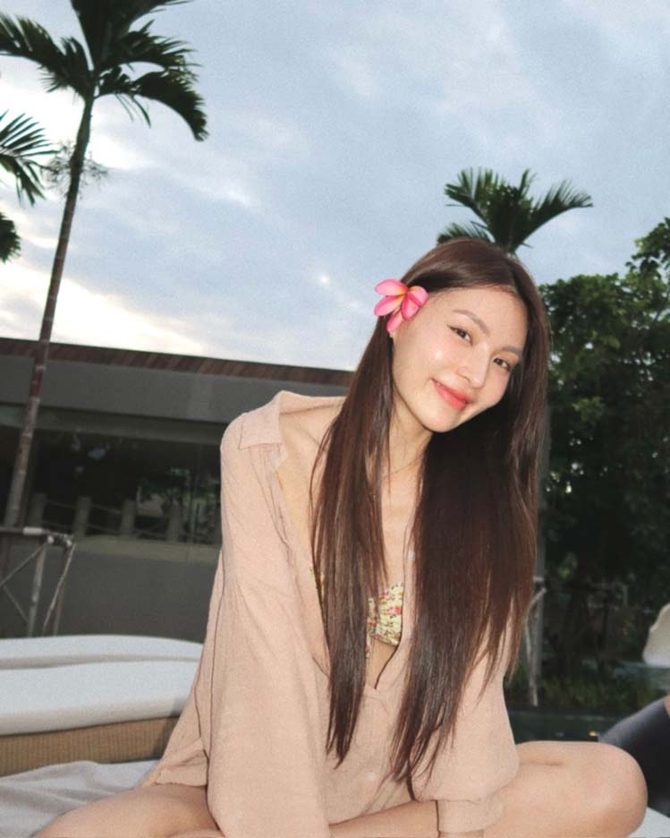 กระปุก พลอยนิรา