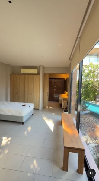 เนย โชติกา ประกาศขายบ้านติดทะเล