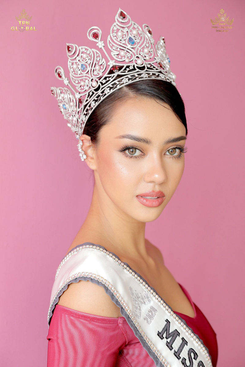 ชุดประจำชาติมิสยูนิเวิร์ส