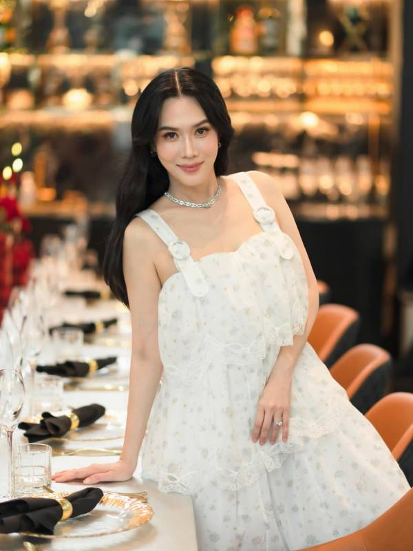 เมย์ เฟื่องอารมย์