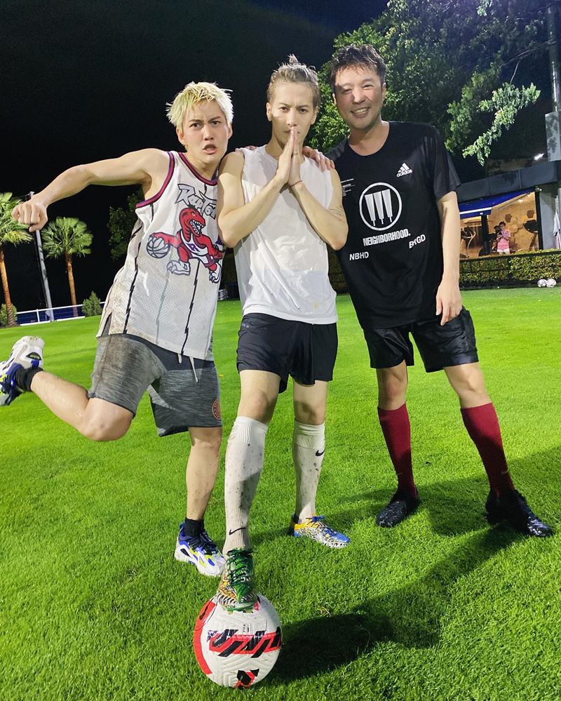 แจ็คสัน หวัง เตะบอล กับ บิวกิ้น กอล์ฟ เต๋า