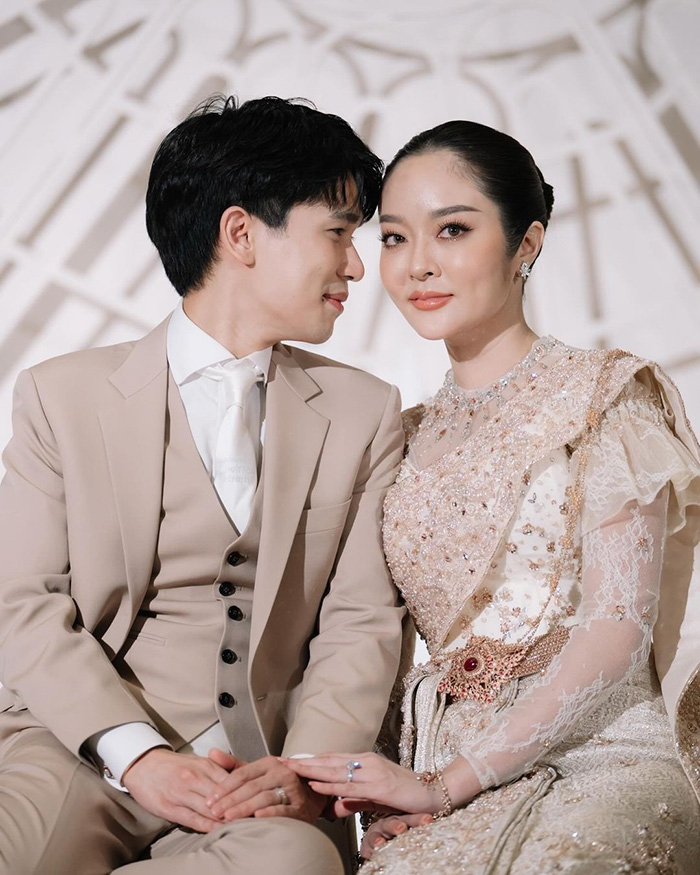 แก้มบุ๋ม พี่พีท