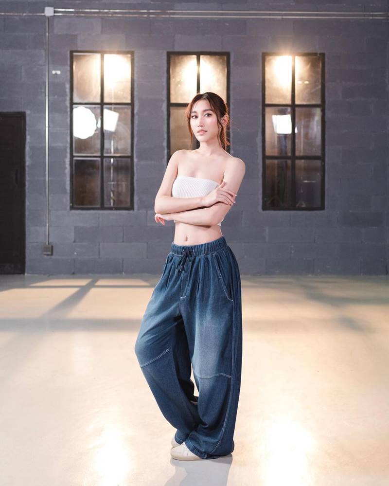 เบส รักษ์วนีย์