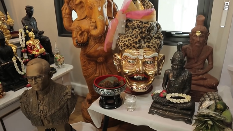 บ้านใหม่ บอล เชิญยิ้ม