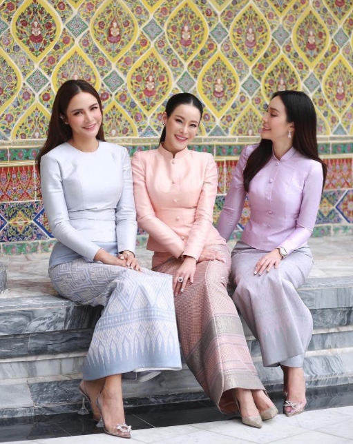 ดาราใส่ชุดไทย