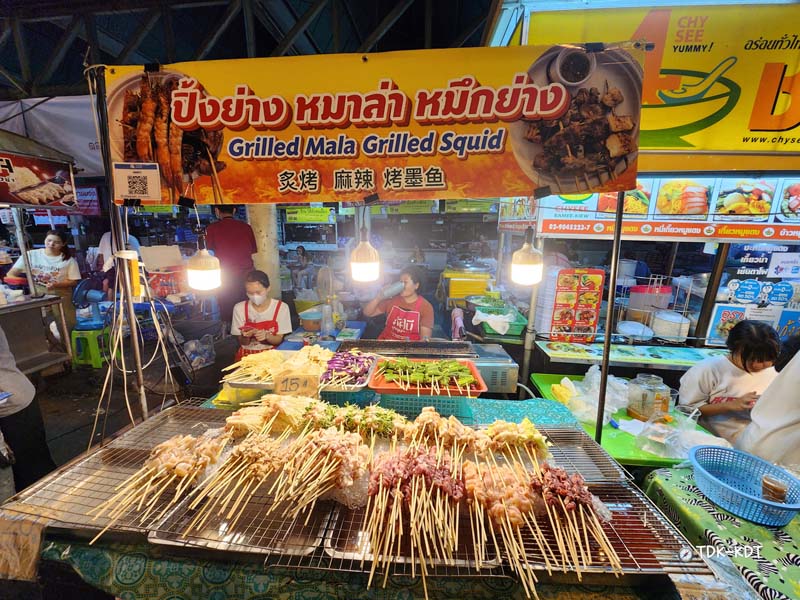 ตลาดโต้รุ่งช้างเผือก, ตลาดโต้รุ่งประตูเชียงใหม่, กาดหลวงกลางคืน