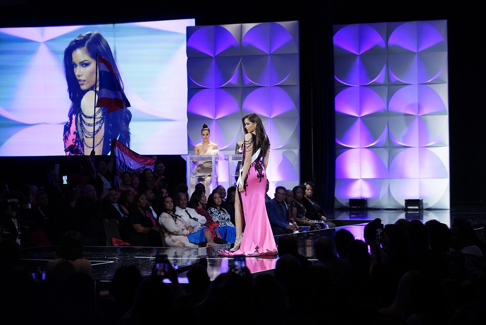 ฟ้าใส ปวีณสุดา