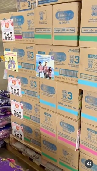 ชมพู่ อารยา ไม่อยู่เฉย ! ส่งของบริจาคชายแดน ไทย-กัมพูชา