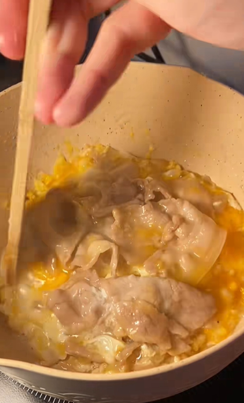 ข้าวหน้าหมูไข่ขยี้