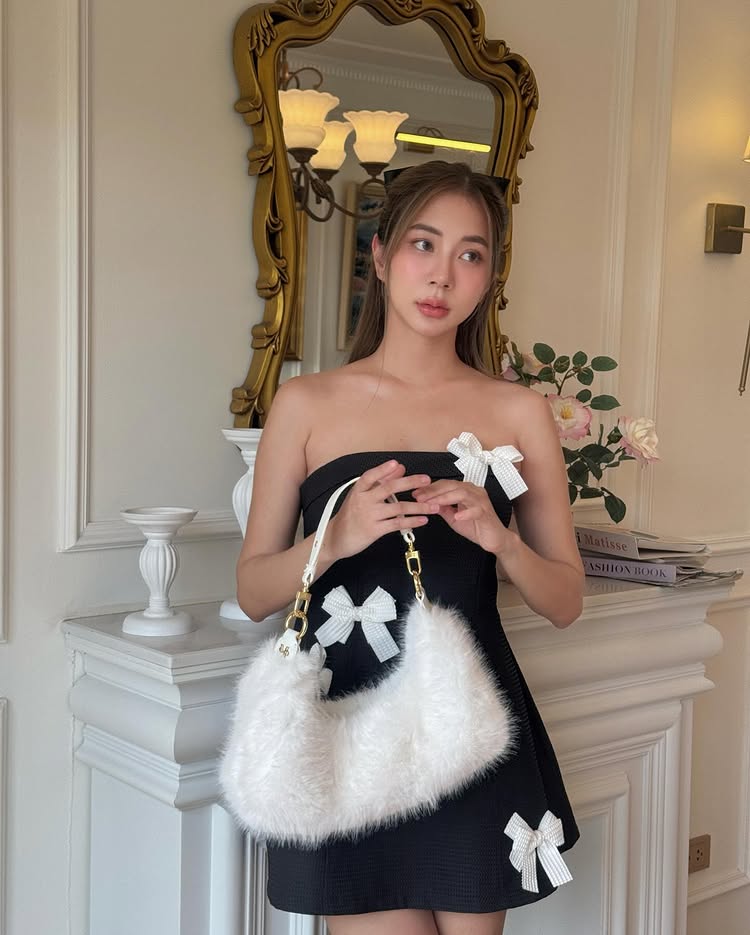 น้ำฝน ปริตา ดารา 7 สี ใส่ทูพีซเซ็กซี่ แชะภาพริมทะเล