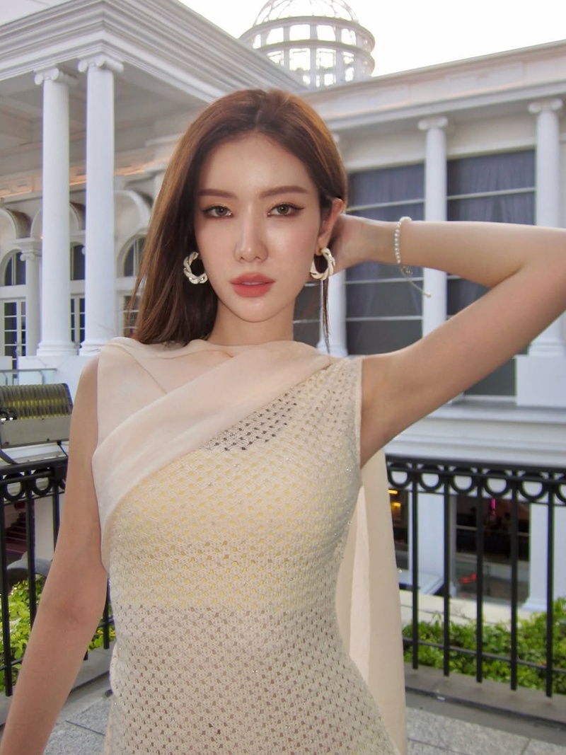 บุ๊ค ธีรชยา